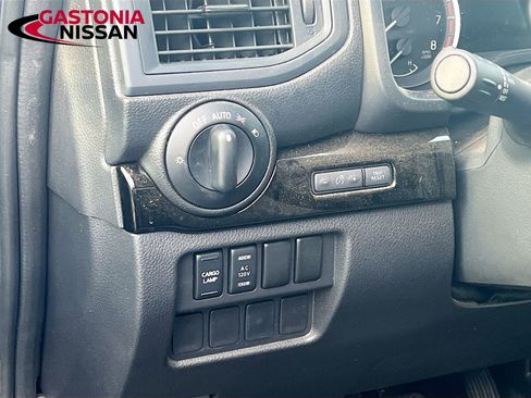 Used 2024 Nissan Titan SV w/ SV Convenience Package image 13