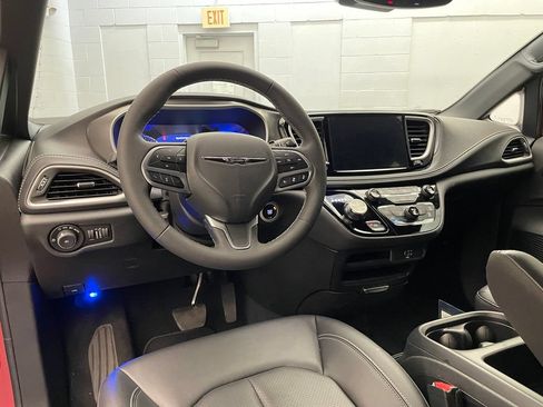New 2026 Chrysler Pacifica Select FWD image 9