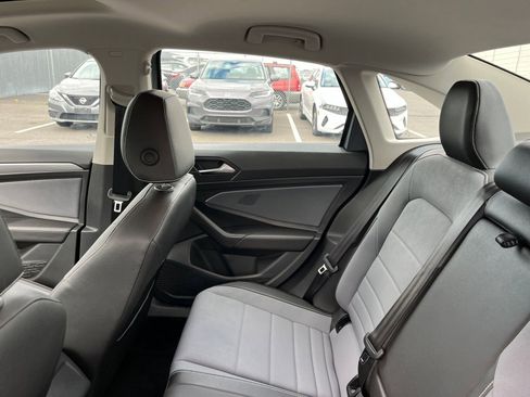 Used 2025 Volkswagen Jetta SE image 38