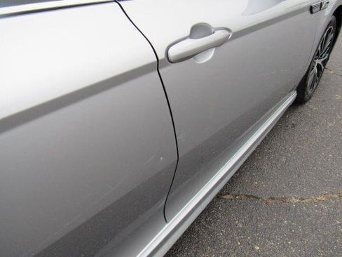 Used 2018 Toyota Camry SE image 9