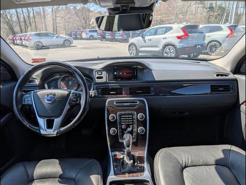 Used 2016 Volvo XC70 T5 Premier w/ Proximity Package AWD/4WD image 12