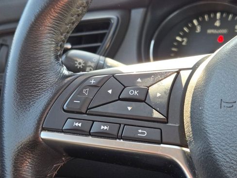 Used 2017 Nissan Rogue SL w/ SL Premium Package image 29