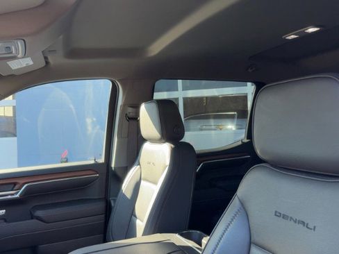 Used 2023 GMC Sierra 1500 Denali w/ Technology Package image 9