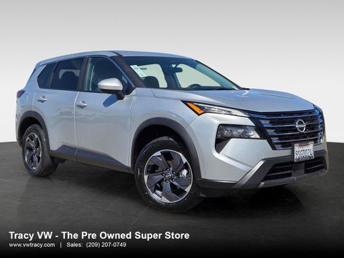 Used 2025 Nissan Rogue SV FWD image 1