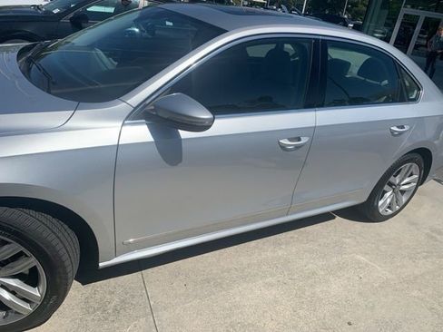 Used 2017 Volkswagen Passat 1.8T SEL Premium image 1