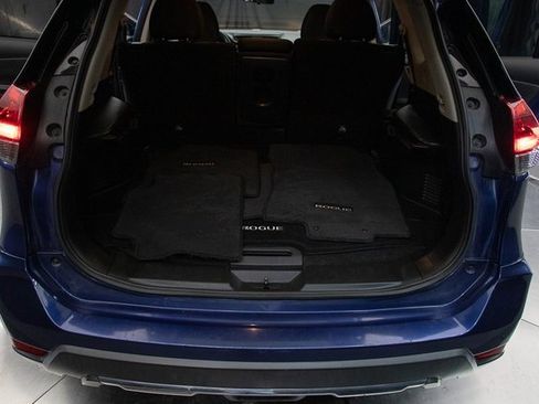 Used 2018 Nissan Rogue SV image 19