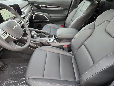 New 2025 Kia Telluride S image 9
