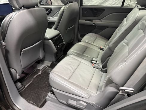 Used 2020 Lincoln Aviator Reserve w/ Equipment Group 201A image 16