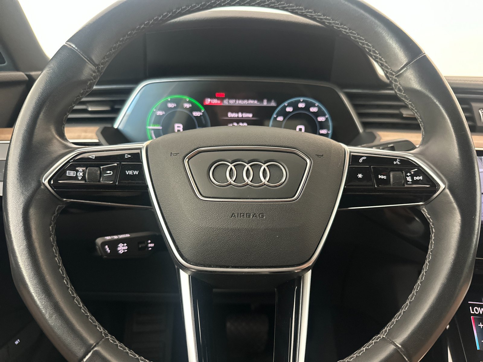 Used 2024 Audi Q8 e-tron Premium AWD/4WD image 23