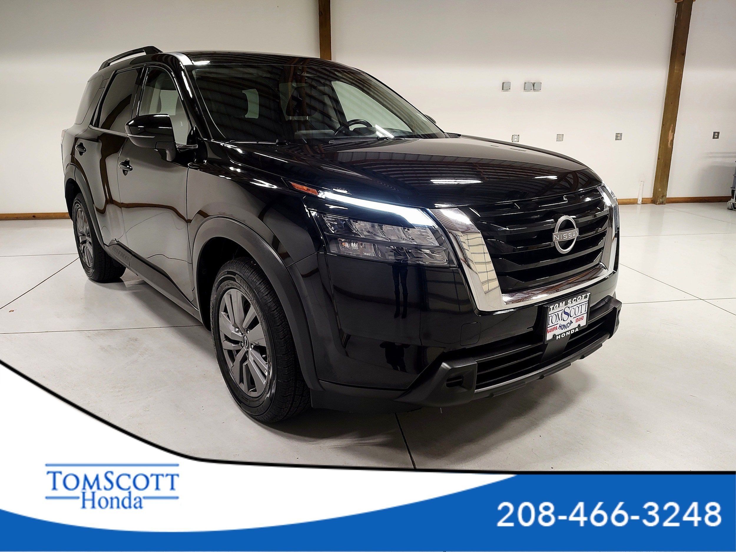 Used 2025 Nissan Pathfinder SV AWD/4WD image 1