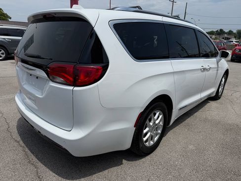 Used 2020 Chrysler Pacifica Touring-L FWD image 8