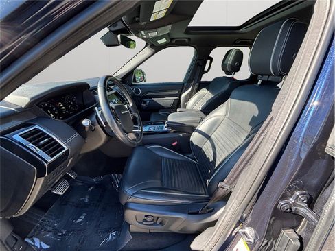 Used 2019 Land Rover Discovery HSE image 2