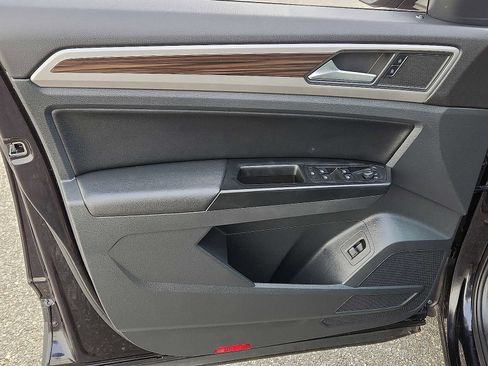 Used 2021 Volkswagen Atlas SE image 12