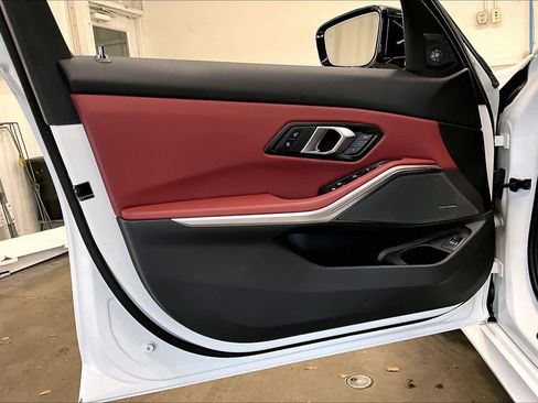 Used 2025 BMW 330i xDrive Sedan w/ M Sport Package image 26