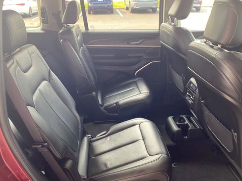 Used 2022 Jeep Grand Cherokee L Limited AWD/4WD image 32