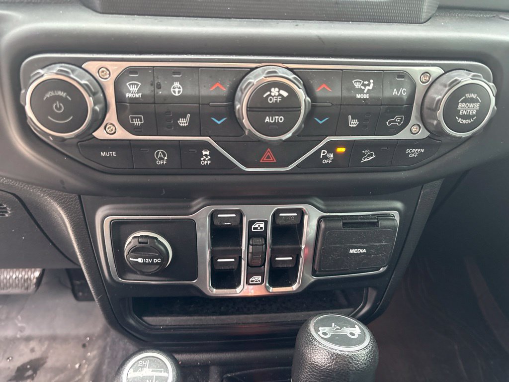 Used 2018 Jeep Wrangler Unlimited Sahara w/ Cold Weather Group AWD/4WD image 20