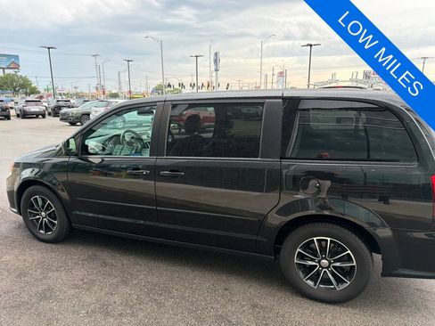 Used 2016 Dodge Grand Caravan SXT FWD image 5