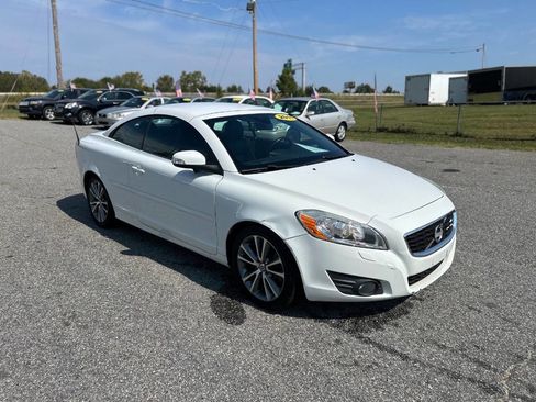Used 2011 Volvo C70 T5 image 2
