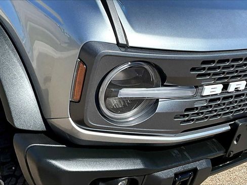 Used 2023 Ford Bronco Badlands image 49