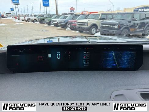 Used 2025 Ford Expedition Active AWD/4WD image 31