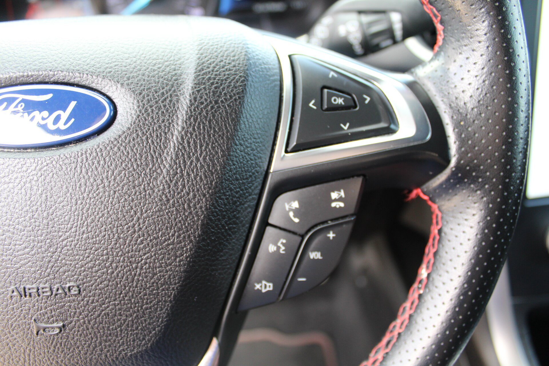Used 2021 Ford Edge ST-Line FWD image 34