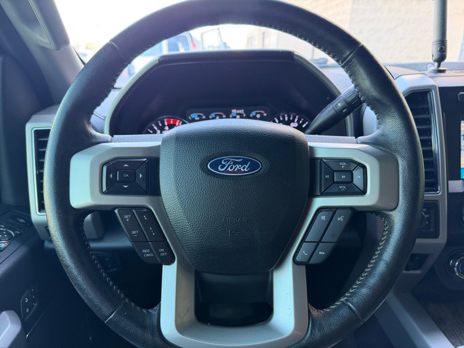 Used 2019 Ford F350 Lariat w/ Lariat Ultimate Package AWD/4WD image 9