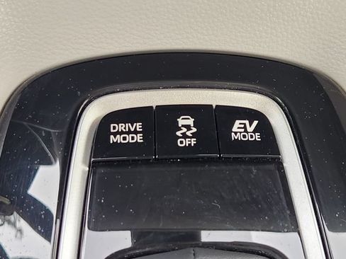 Used 2025 Toyota Corolla LE FWD image 15