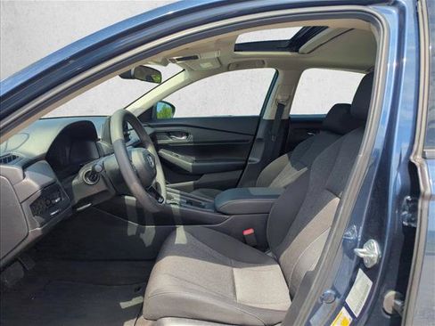 Used 2025 Honda Accord SE image 18