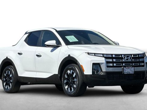 Certified 2025 Hyundai Santa Cruz SE image 11