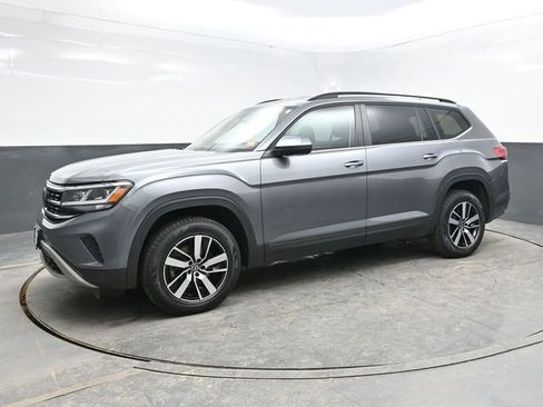 Used 2023 Volkswagen Atlas SE image 3