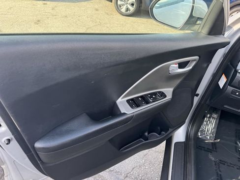Used 2020 Kia Niro LX FWD image 8