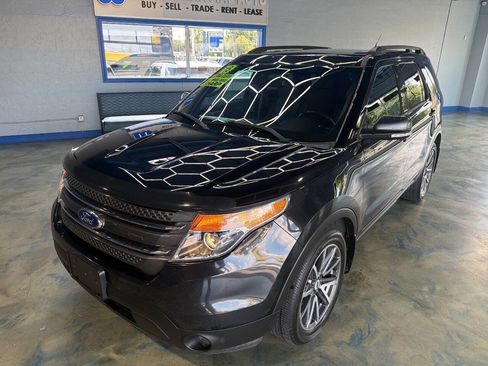 Used 2015 Ford Explorer XLT w/ Equipment Group 202A AWD/4WD image 5