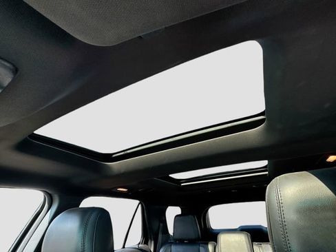 Used 2013 Ford Explorer XLT image 11