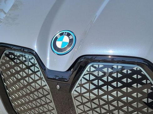 Used 2025 BMW iX xDrive50 image 31