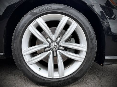 Used 2017 Volkswagen Passat 1.8T SEL Premium FWD image 15