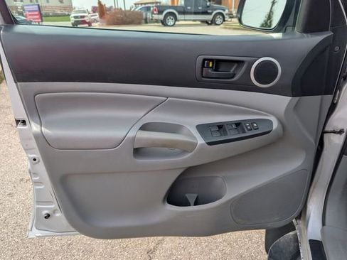 Used 2012 Toyota Tacoma 4x4 Double Cab w/ TRD Sport Pkg image 9