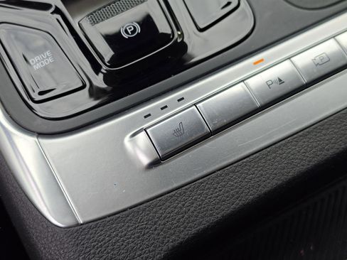 Used 2025 Kia Carnival EX FWD image 29