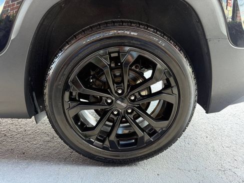 Used 2019 GMC Terrain SLE w/ Driver Convenience Package FWD image 9