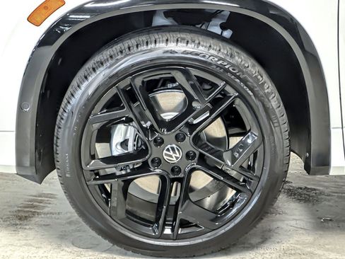 New 2026 Volkswagen Tiguan SE R-Line image 24