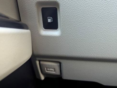 Used 2022 Lexus GX 460 image 34