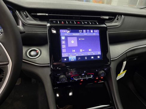 New 2025 Jeep Grand Cherokee Laredo X w/ Luxury Tech Group I image 20