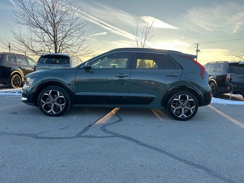 Used 2023 Kia Niro SX Touring image 4