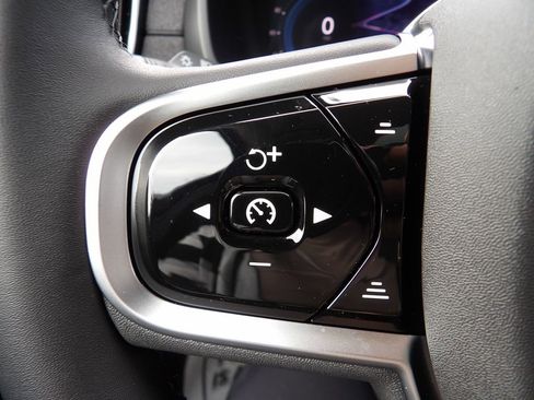 Certified 2025 Volvo XC90 B5 Plus image 19