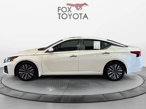 Used 2023 Nissan Altima 2.5 SV w/ SV Premium Package image 2