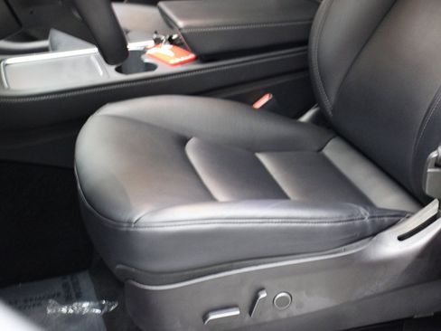 Used 2022 Tesla Model Y Long Range image 31