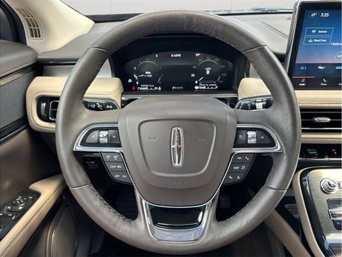 Used 2022 Lincoln Nautilus FWD image 25