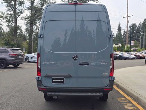 Used 2024 Mercedes-Benz Sprinter 2500 image 6
