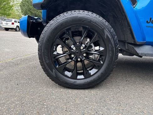 Used 2022 Jeep Wrangler Unlimited Sahara AWD/4WD image 28