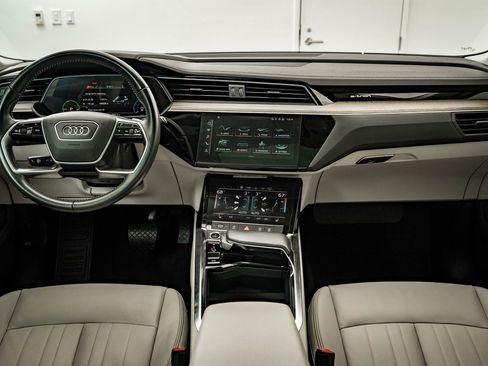 Used 2021 Audi e-tron Premium w/ Convenience Plus Package image 32