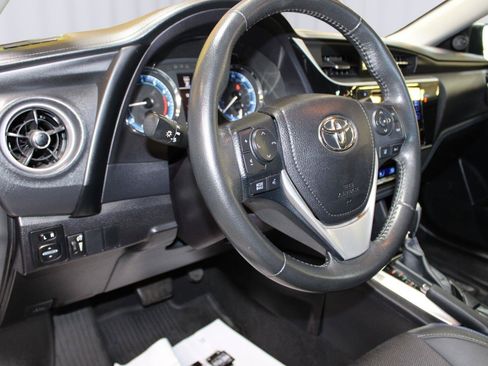Used 2019 Toyota Corolla SE FWD image 17